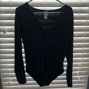 Size Large H&M Ribbed Black V-Neck Bodysuit